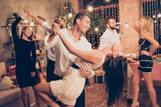 How to get rid of varicose veins this year - people dancing in dresses