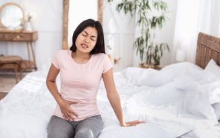 Woman in pain due to pelvic venous insufficiency